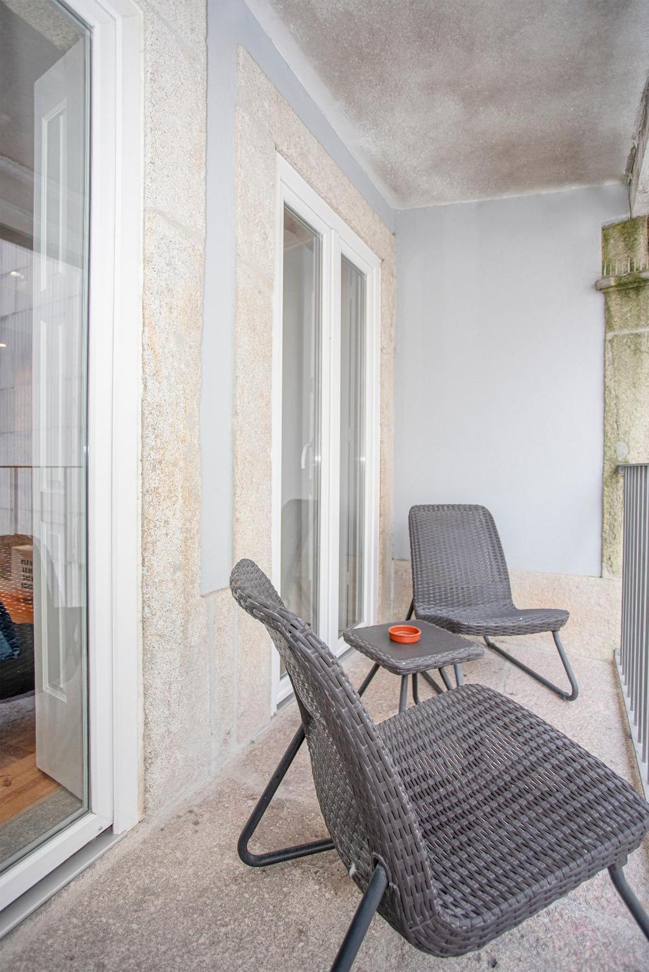 Appartement Liiiving In - Heart Of Mezzanine Porto