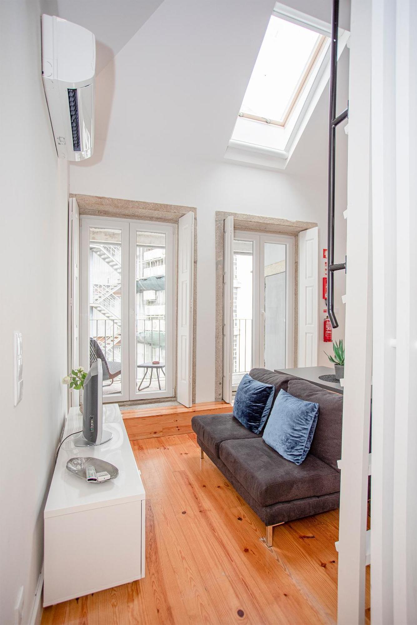 Appartement Liiiving In - Heart Of Mezzanine Porto