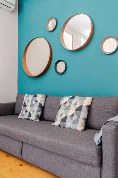 Modern Downtown Apartment *