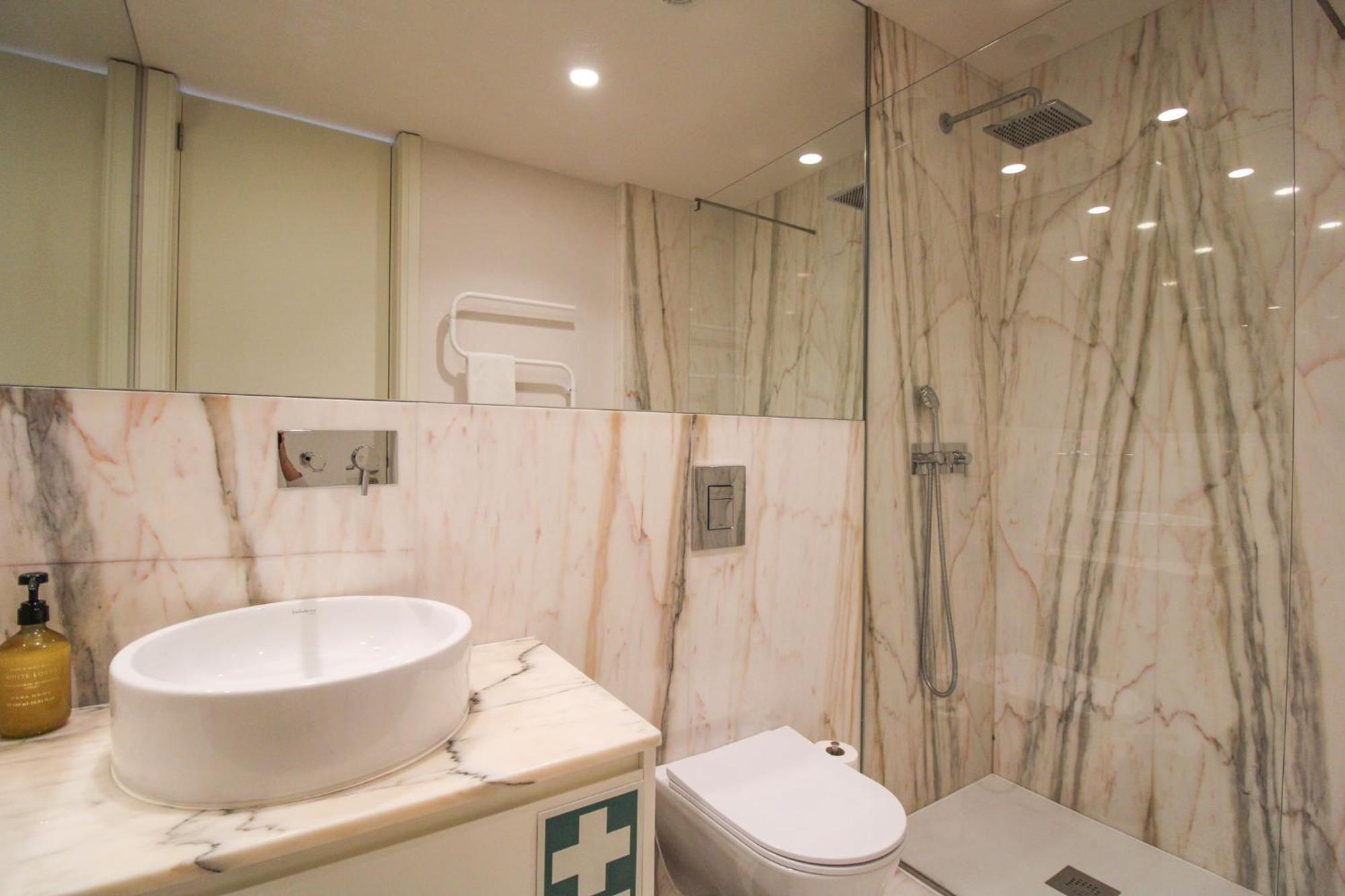 Apartment Luxurious Flat In Center By Lovelystay *