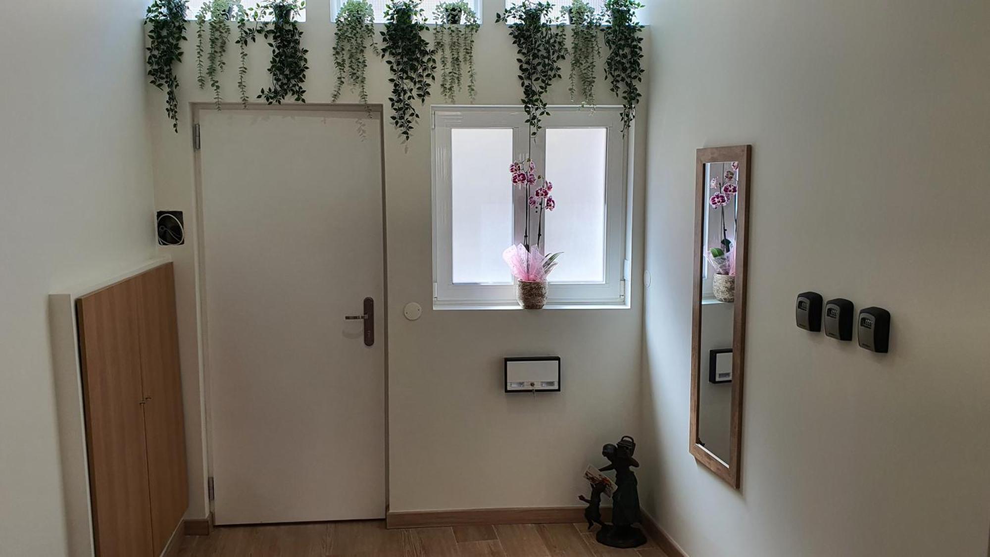 Bedroom With Private Bathroom In The Center, Next To The Subway *