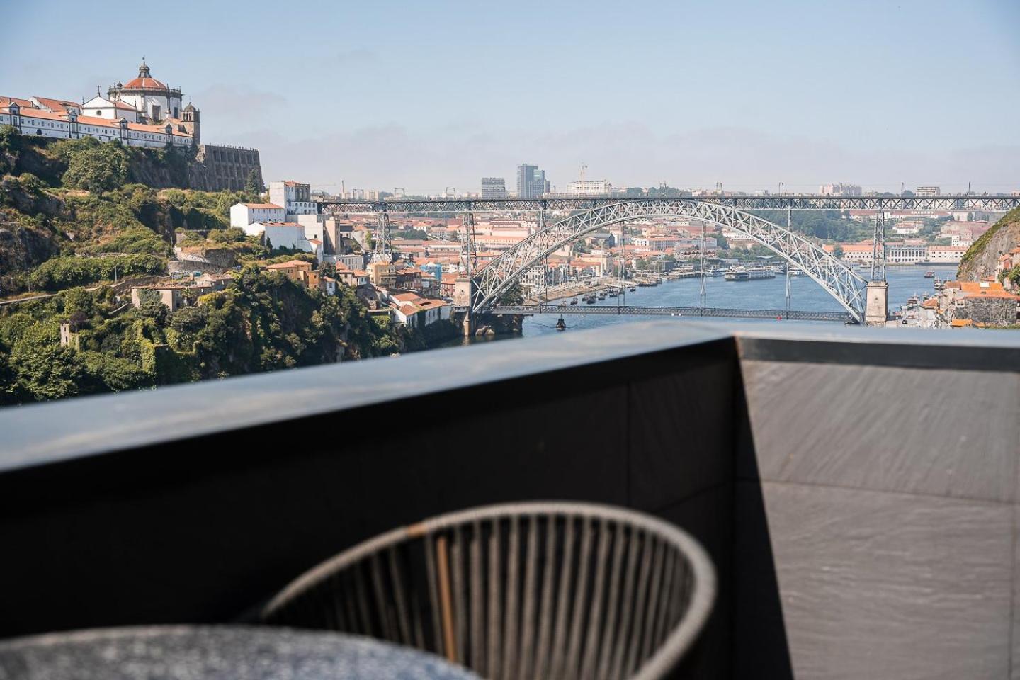 Apartment Guestready - An Urban Retreat With River View
