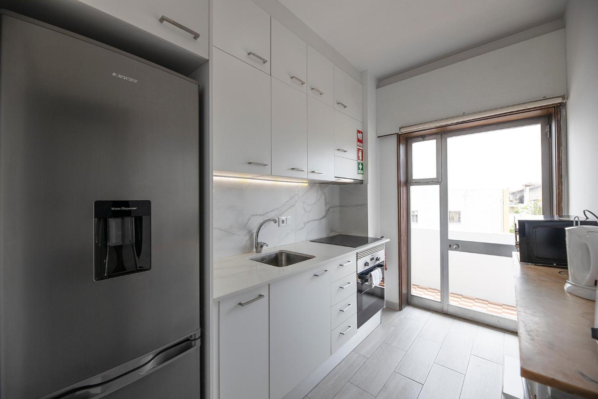 Flh Spacious With Balcony Apartment