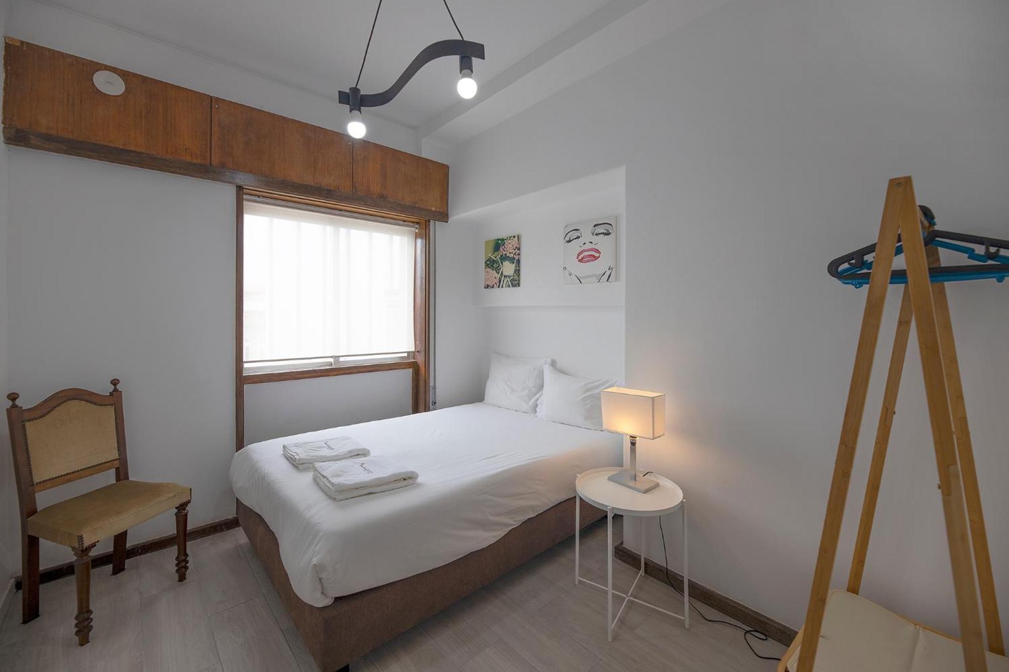 Flh Spacious With Balcony Apartment