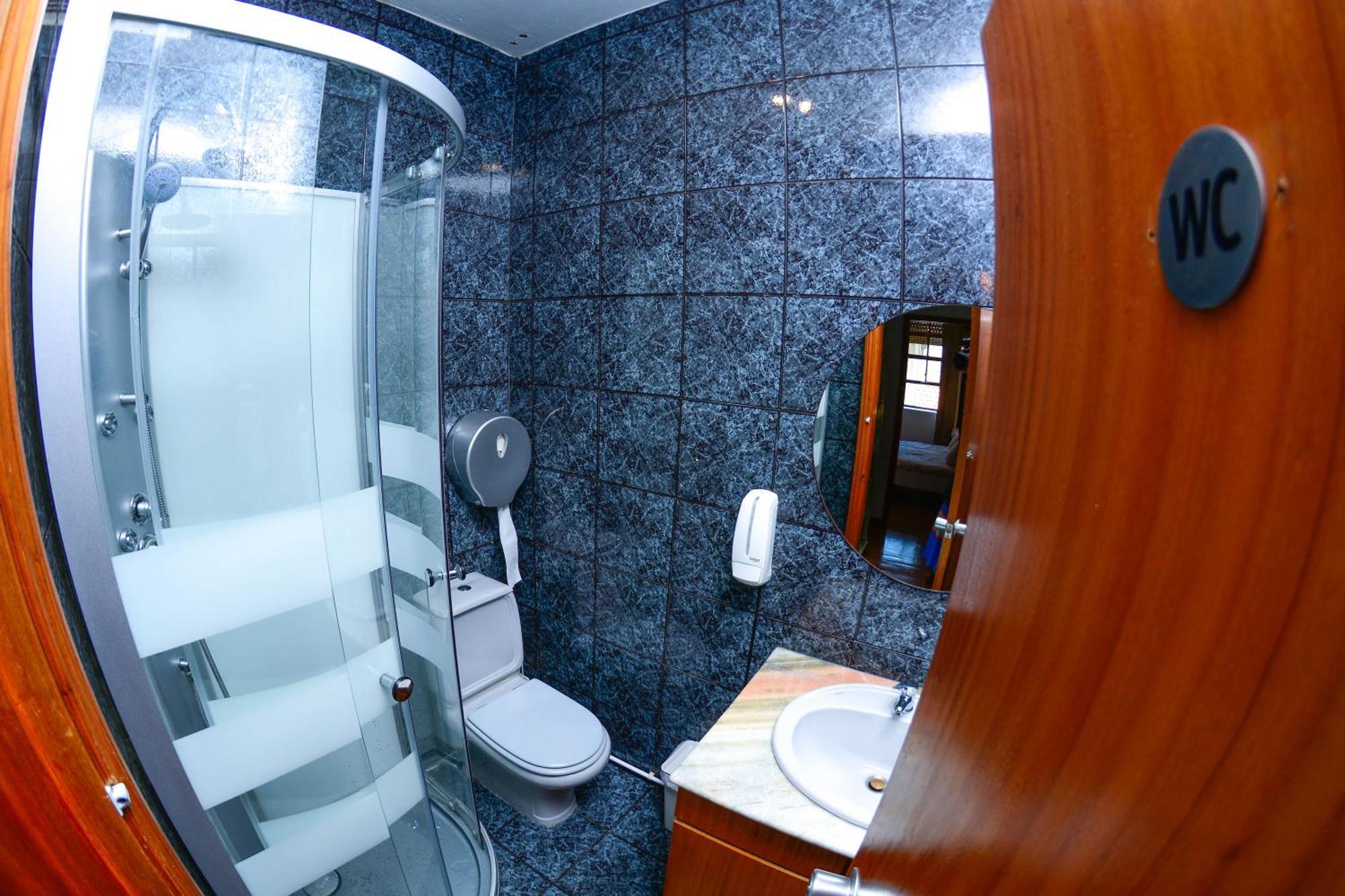Travel & Live Nature Albergue Porto