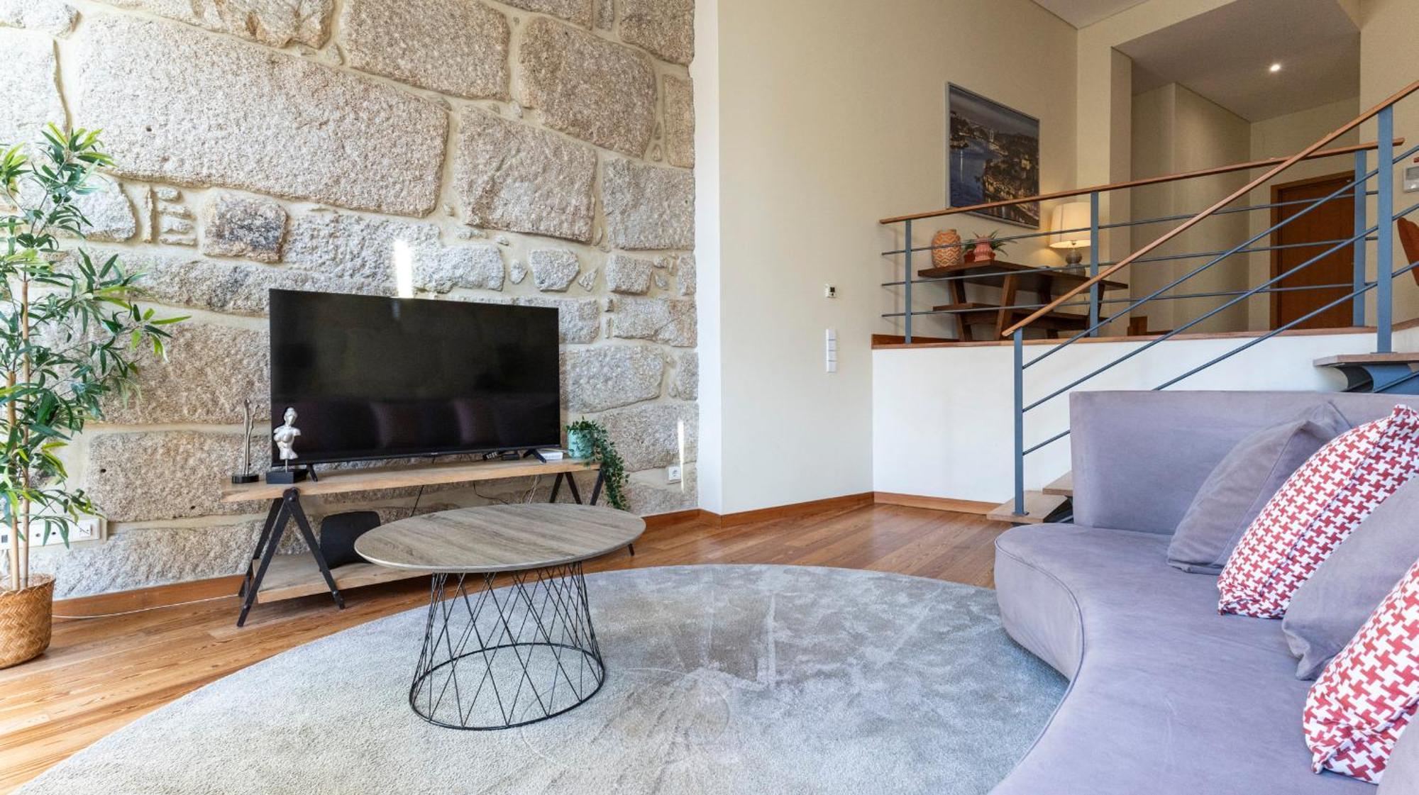Mouzinho's Place By Lovelystay