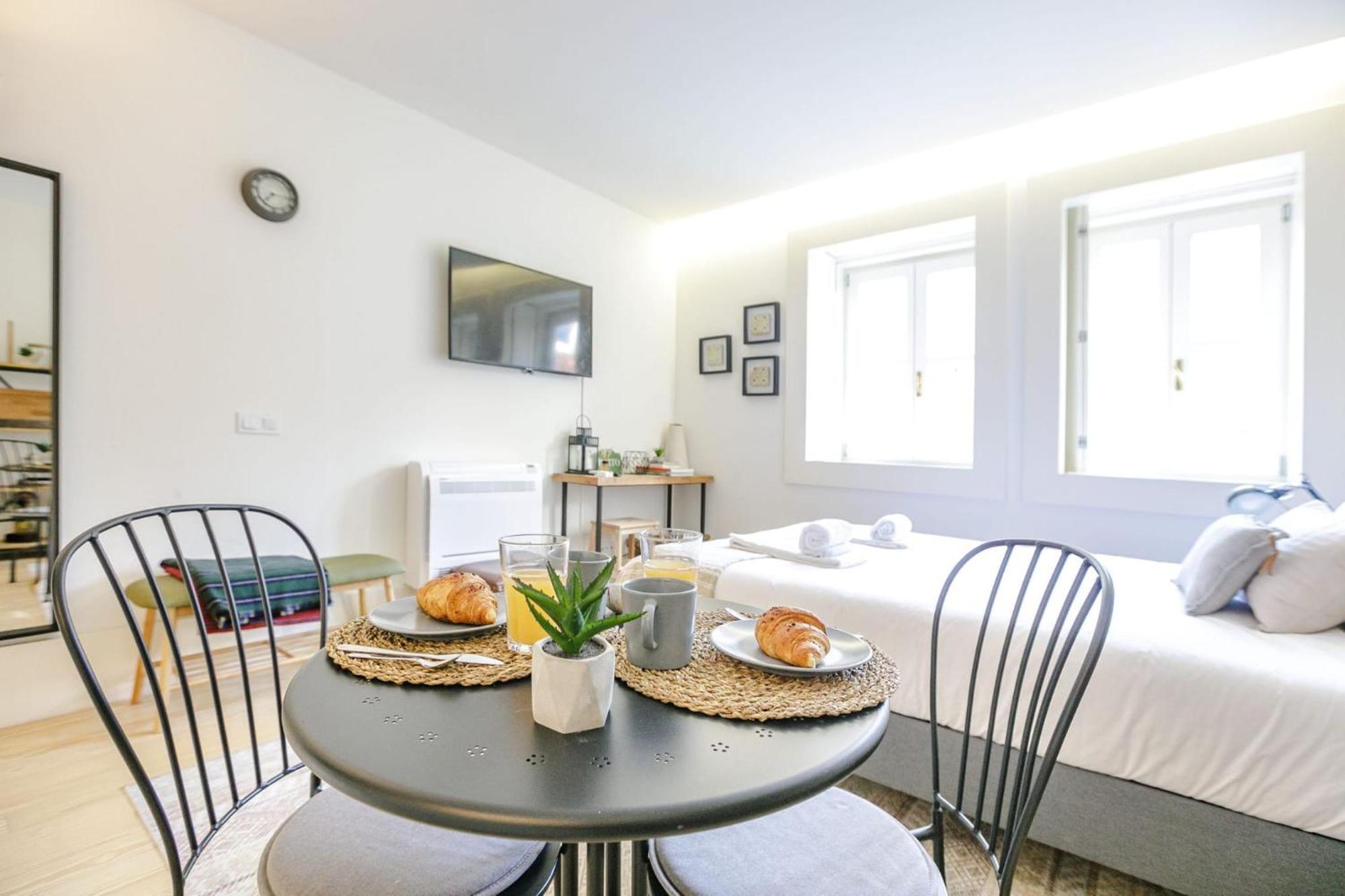 Door 65 - Historical Center Apartment