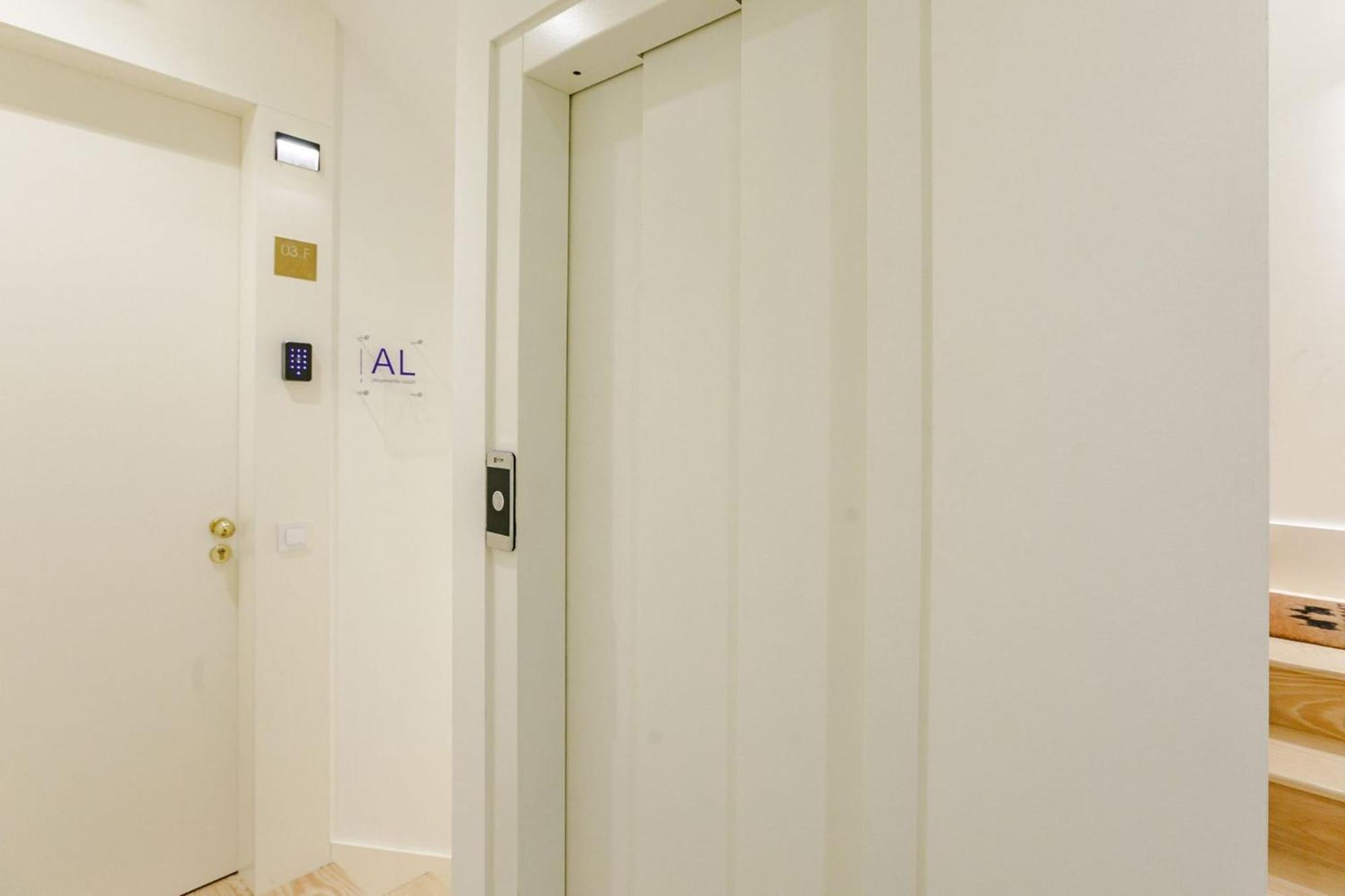 Door 65 - Historical Center Apartment