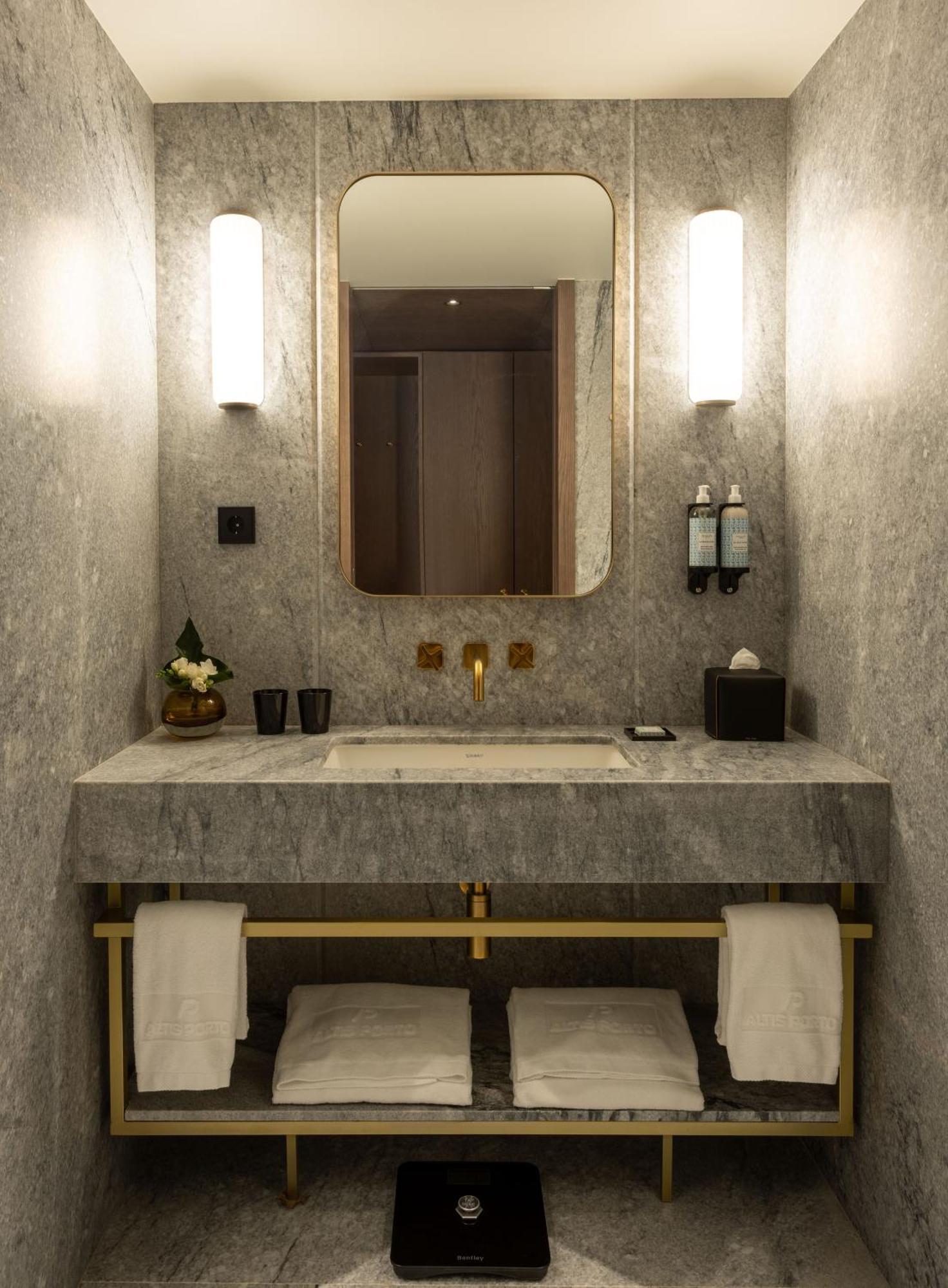 Altis Hotel