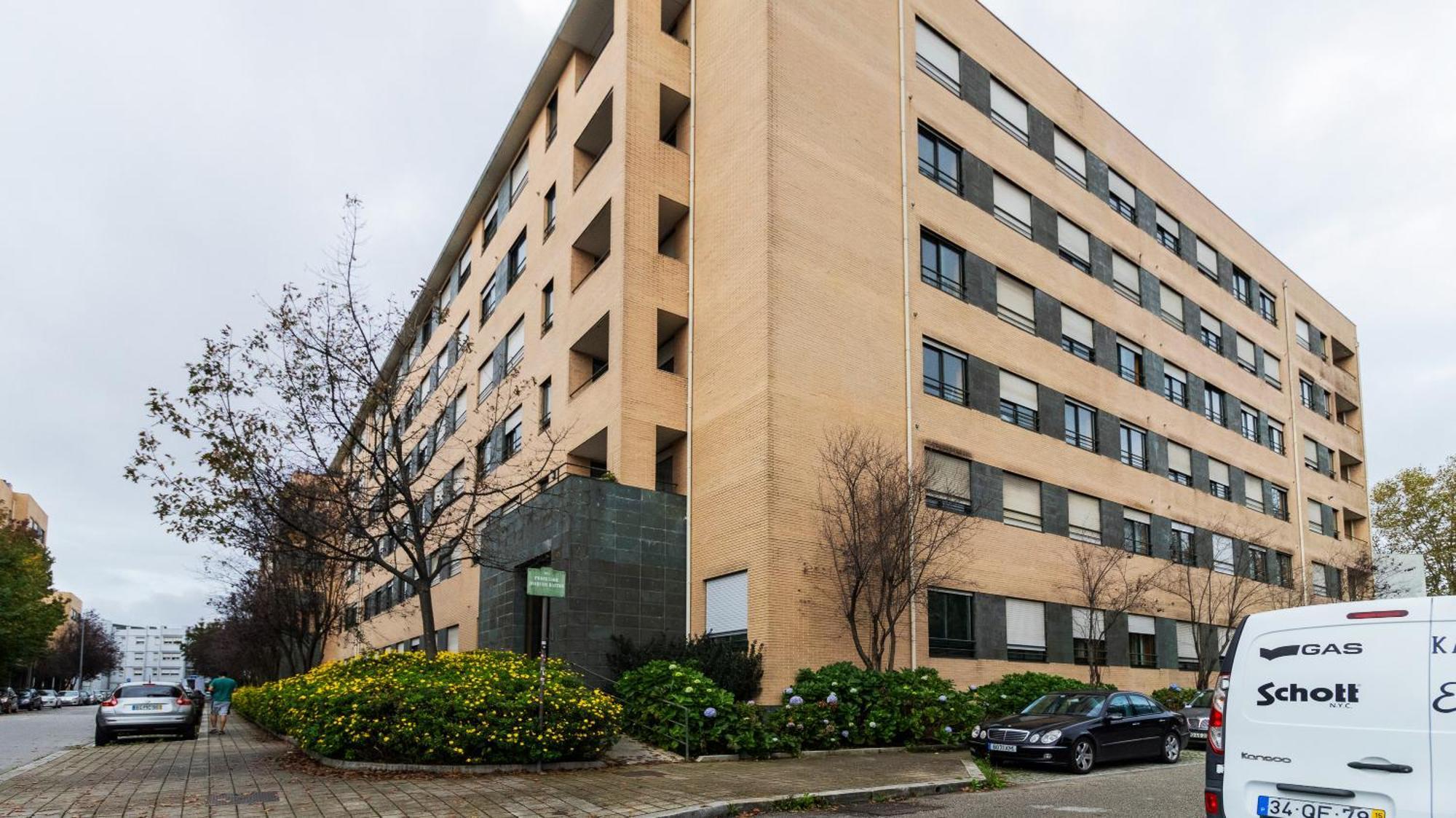 Apartment Com Varanda E Garagem *