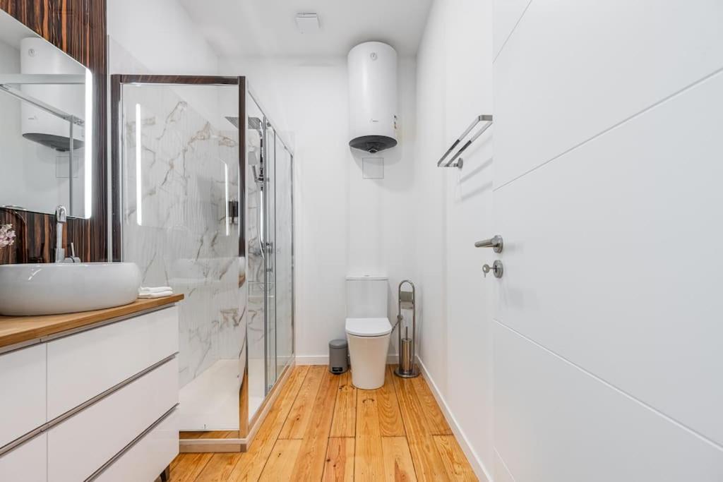 Charming 2br W Terrace & Garden Apartment *