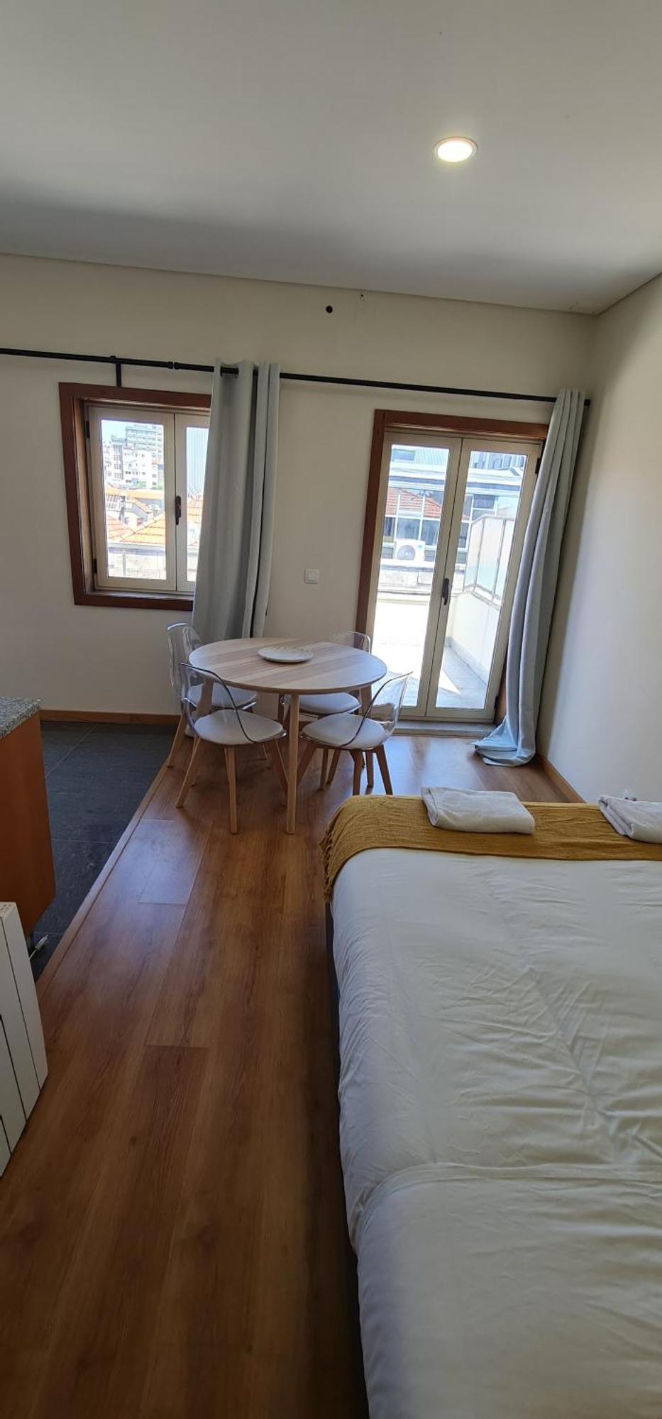 Tomas Flat Front Apartment