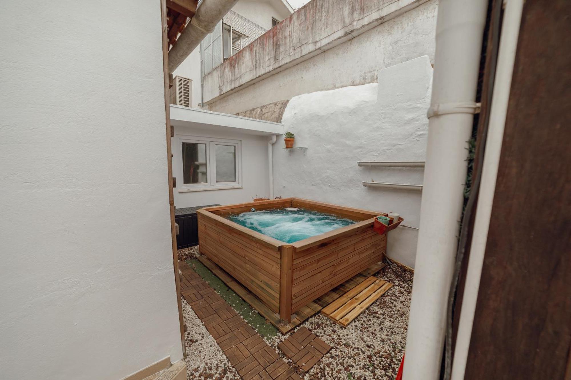 Apartment Window Terrace & Jacuzzi House By Vacationy *