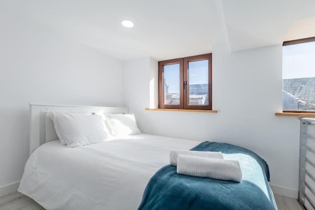 Chic Loft With Garden, Sleeps 4 Apartment *