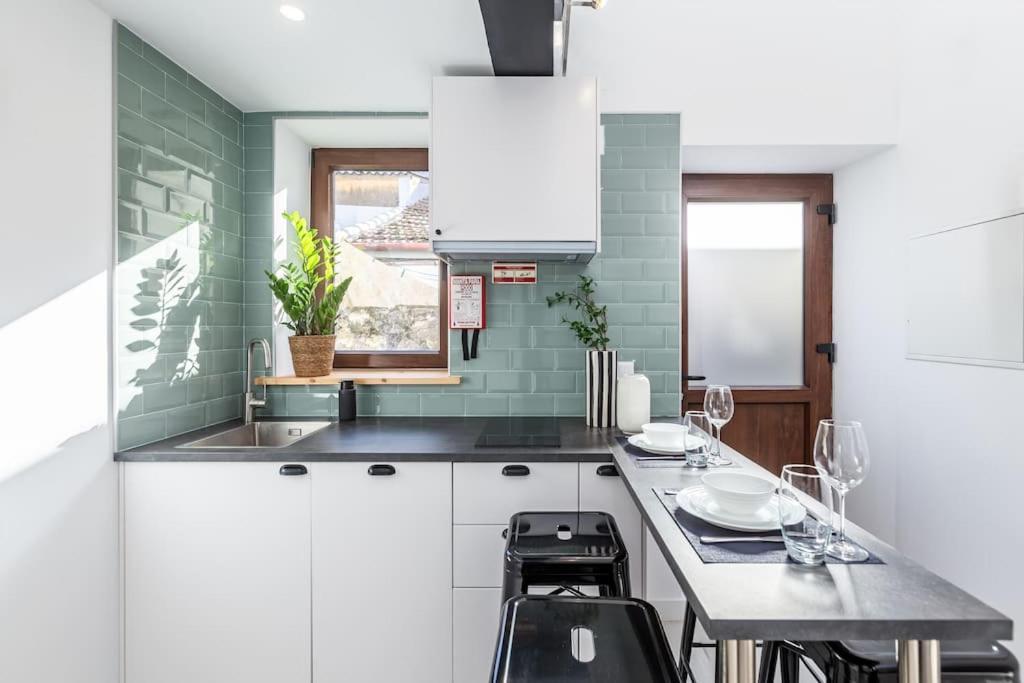 Apartment Chic Loft With Garden, Sleeps 4 *