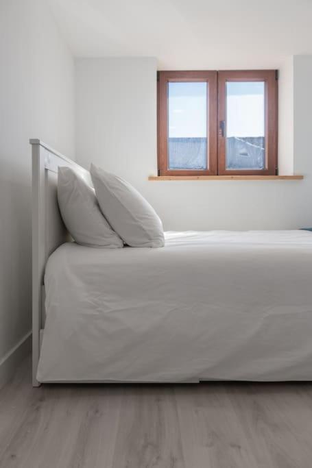 Apartment Chic Loft With Garden, Sleeps 4 *