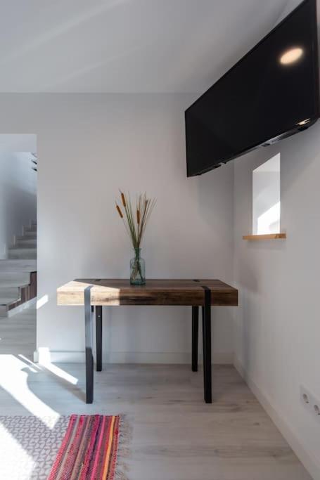 Chic Loft With Garden, Sleeps 4 Apartment
