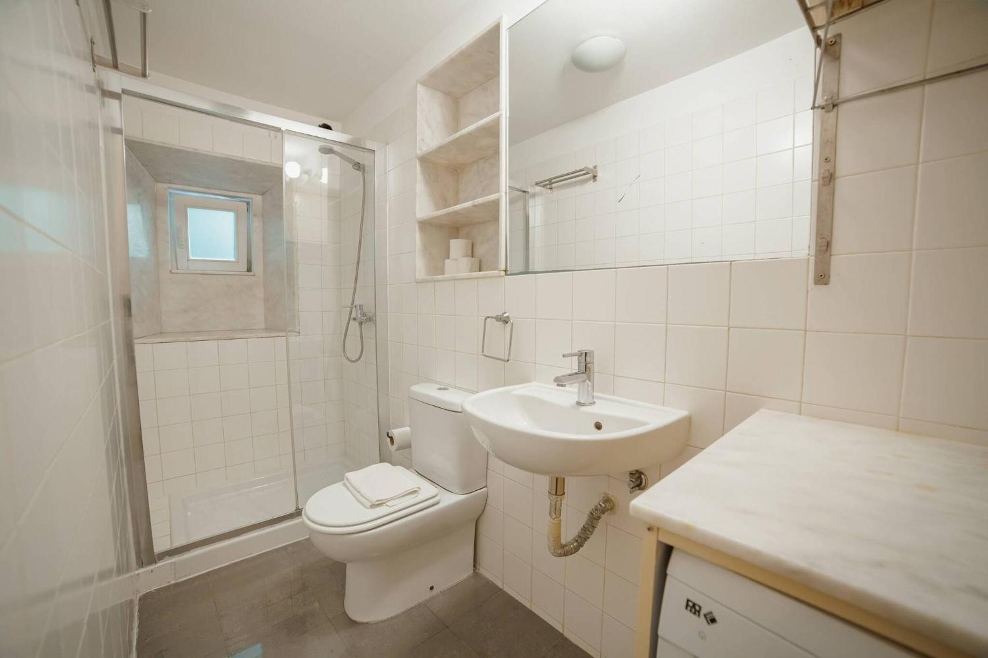 Vintage Flat By Hosty *