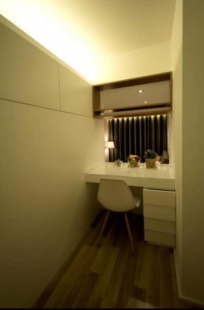 Space Shuttle - Tiny House Apartment
