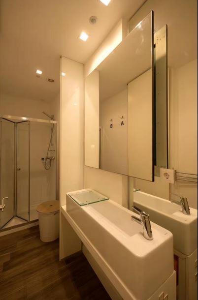 Apartment Space Shuttle - Tiny House Porto