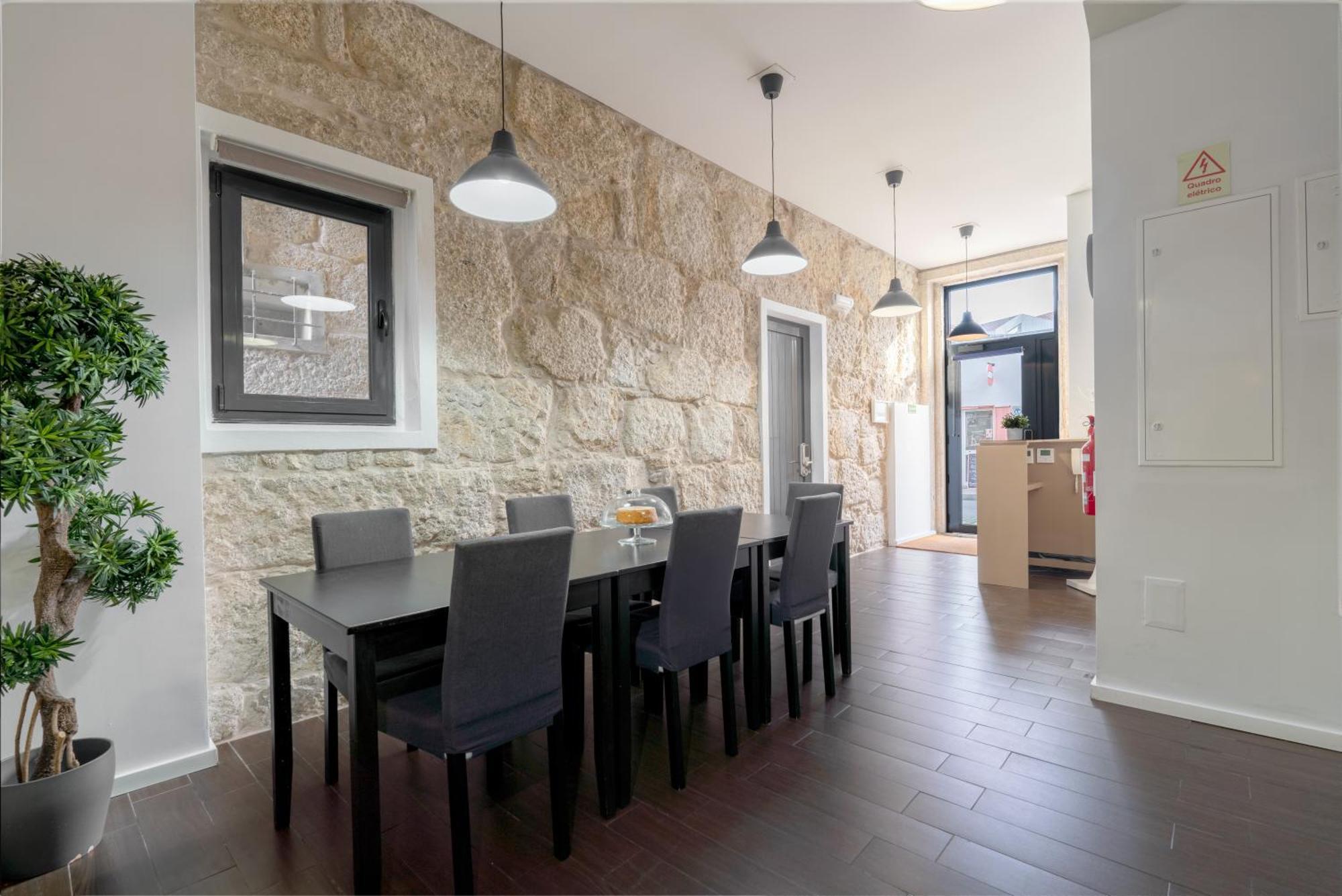 Host Wise - Cozy House W Balcony Apartment Porto