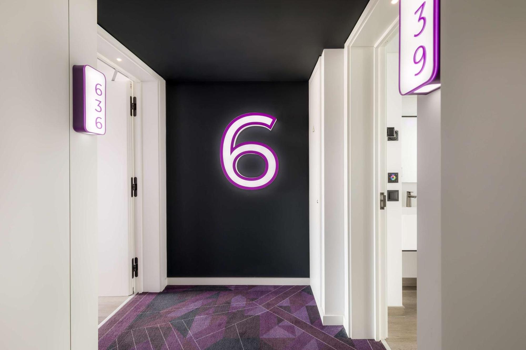 Yotel 4*