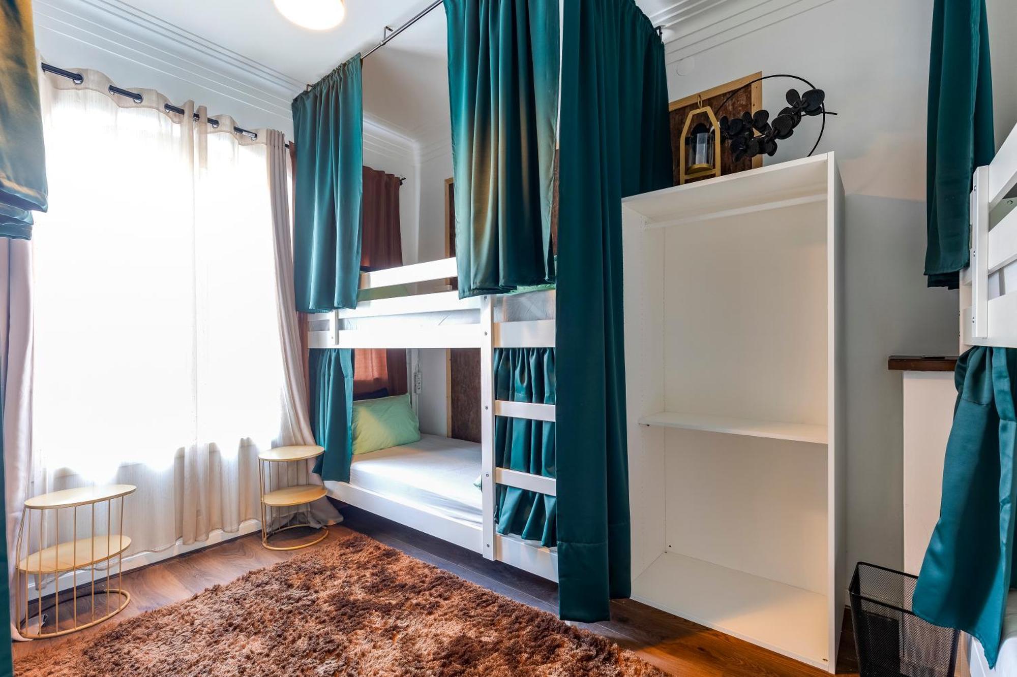 Gasthof Quiet View Hostel & Rooms