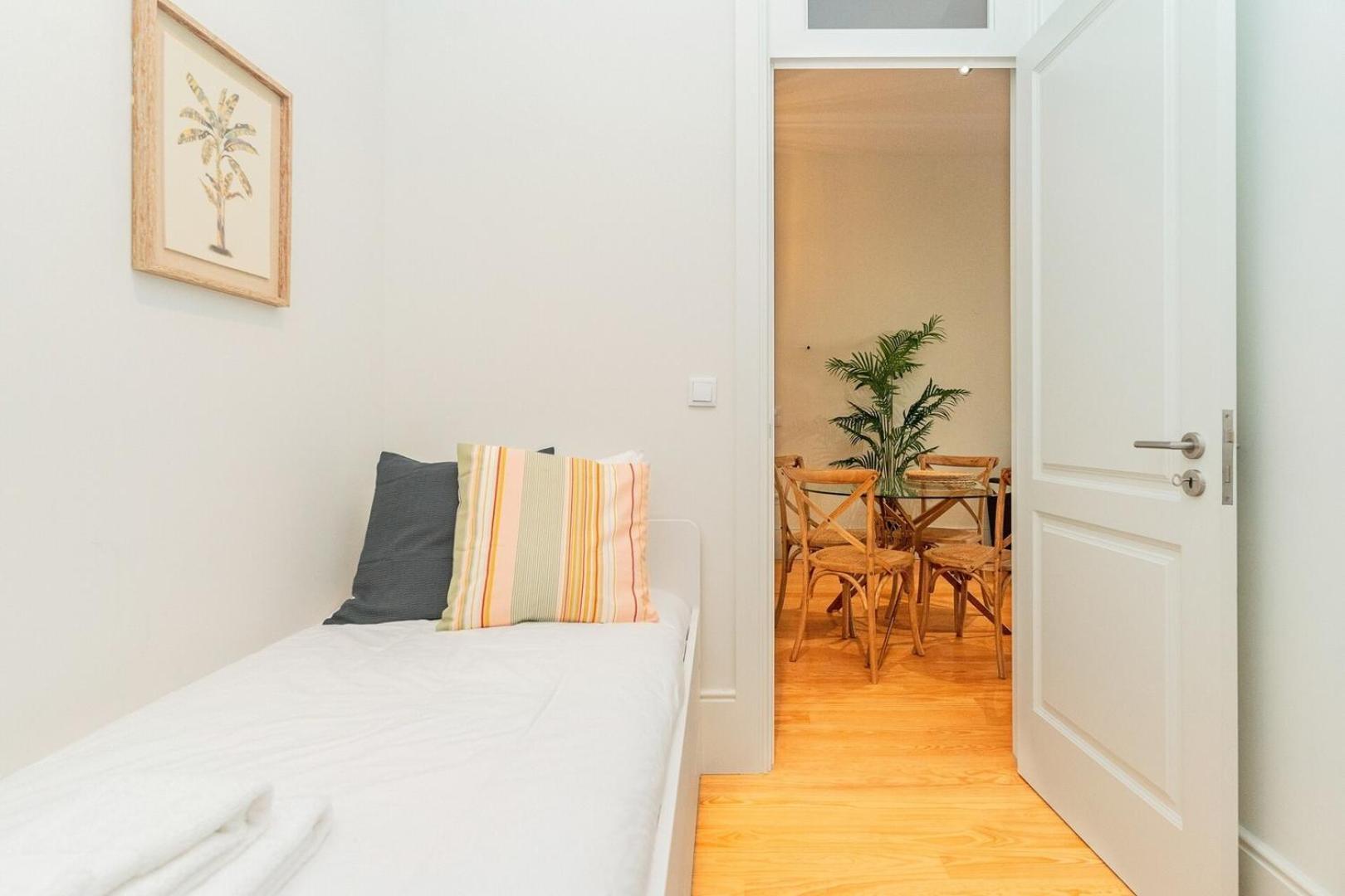 With Beautiful Garden In The Heart Of The Apartment Porto
