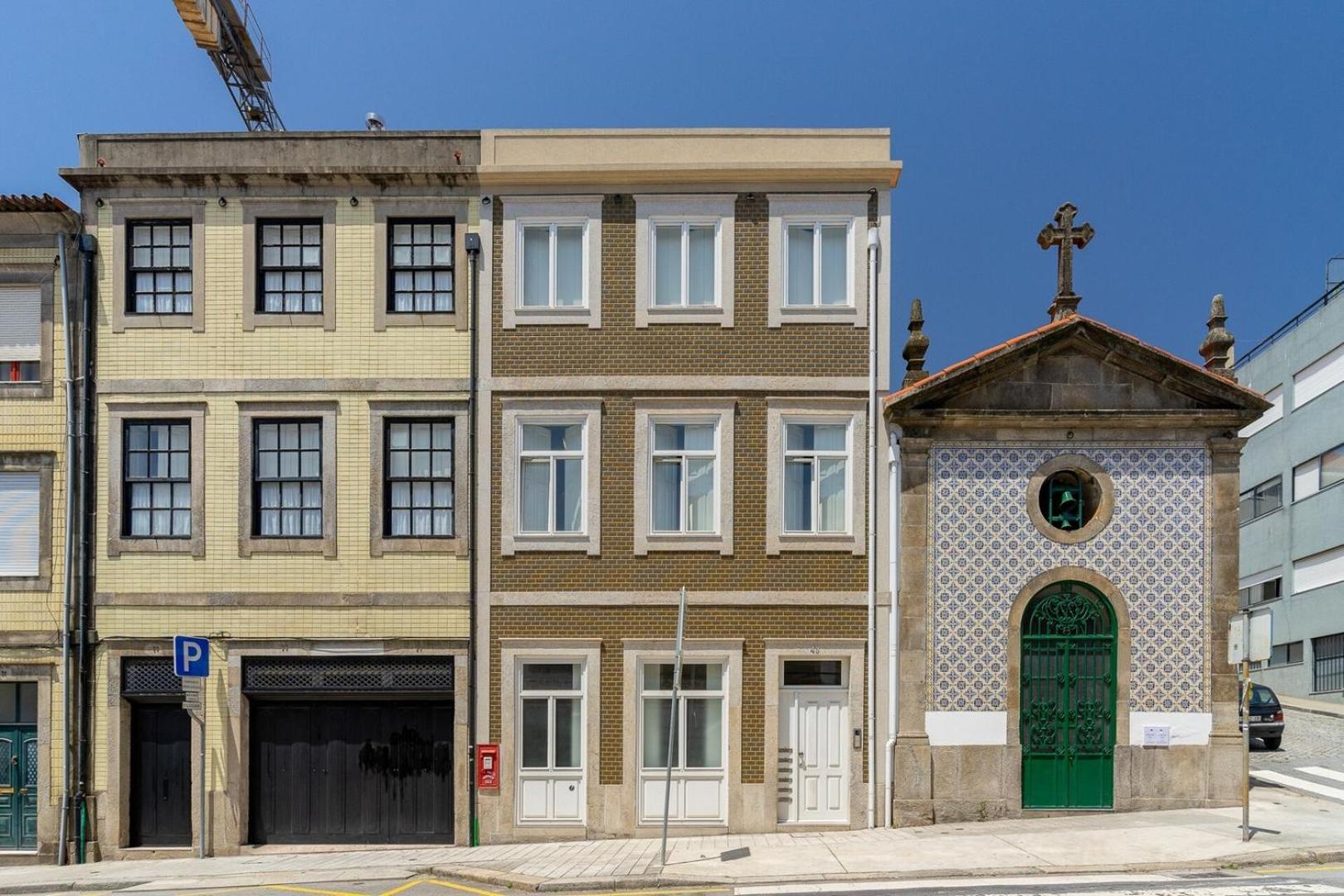 With Beautiful Garden In The Heart Of The * Porto