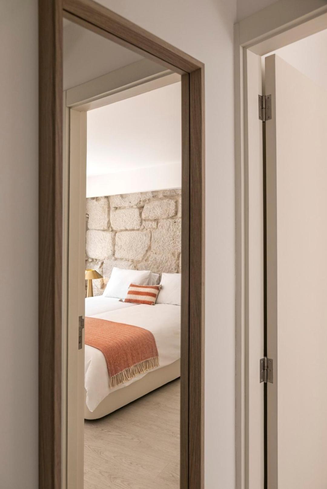 Modern 2-bed With View To Clerigos Tower Vakantiehuis Porto