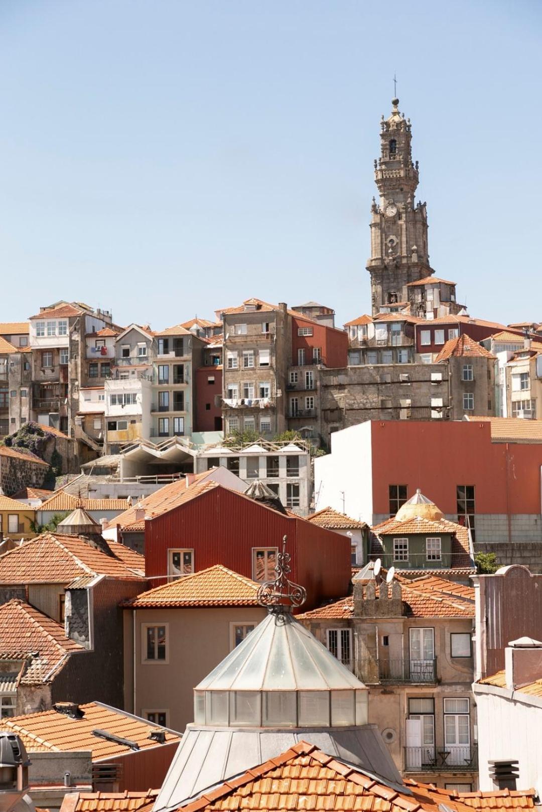 Vakantiehuis Modern 2-bed With View To Clerigos Tower Porto