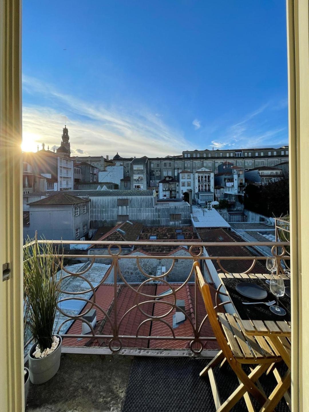 Luxury tent Special Place With A Sunny Balcony Facing Clerigos Porto