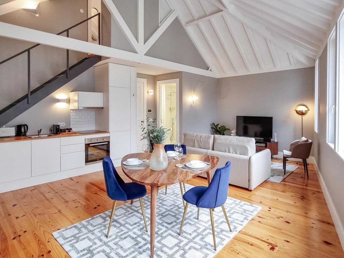 Charming Loft With Mezzanine In The Center Apartment