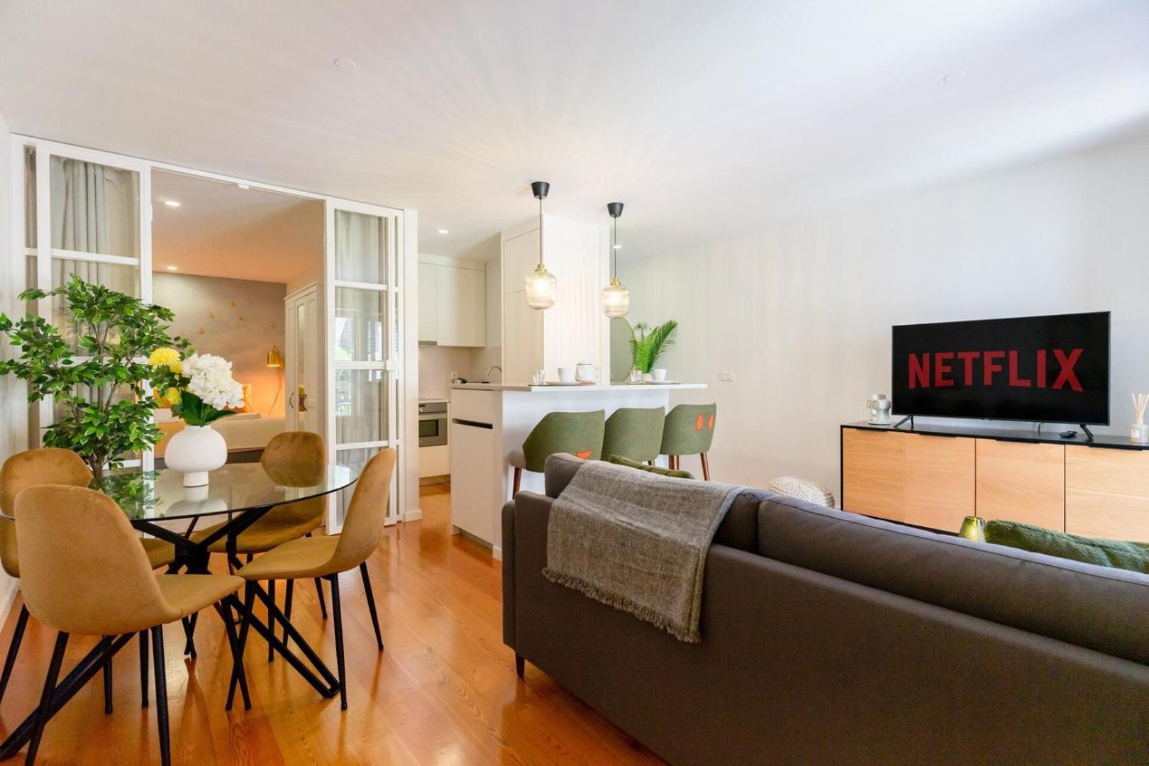 Flat With Cozy Balcony In The Heart Of Center Porto