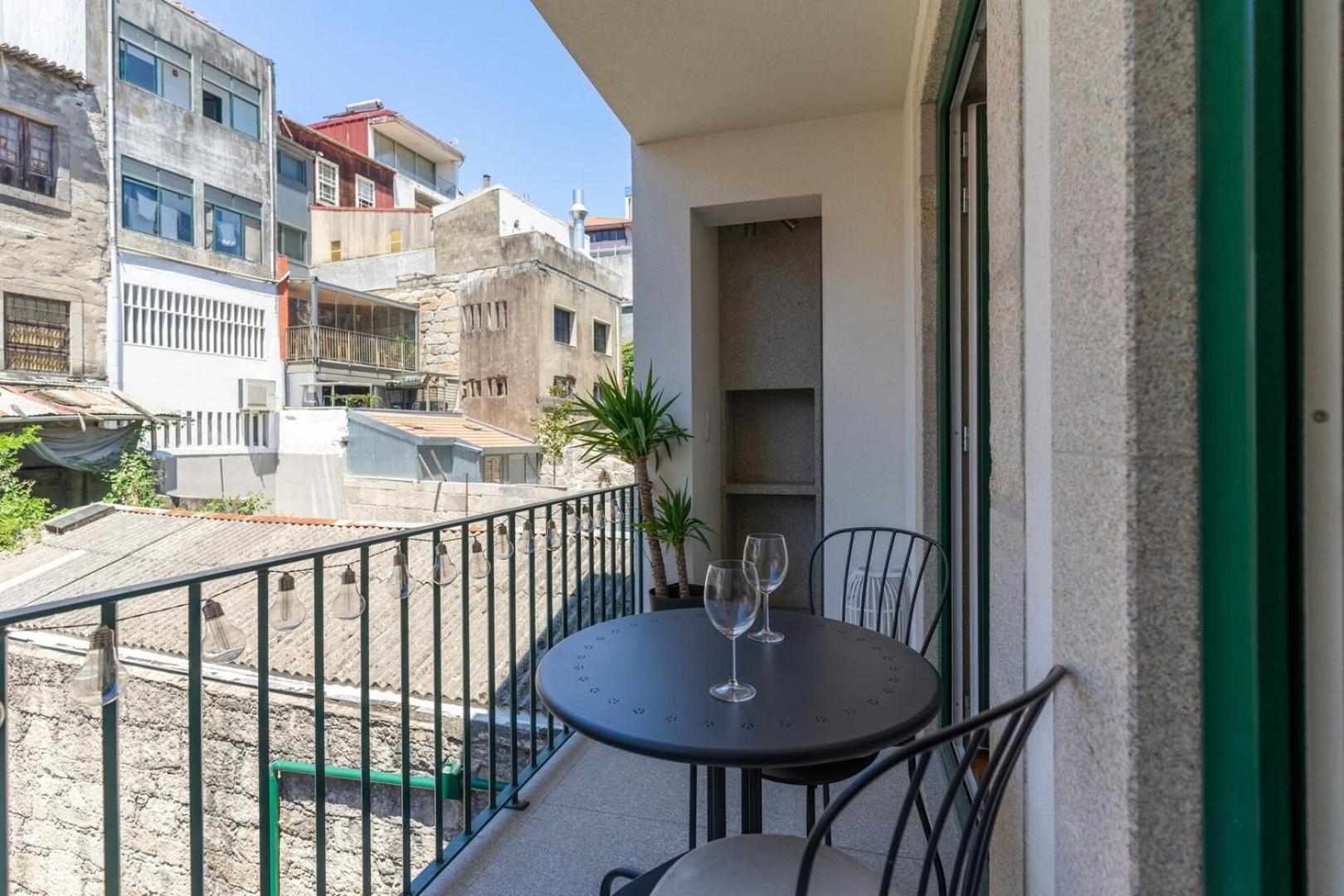Flat With Cozy Balcony In The Heart Of Center *