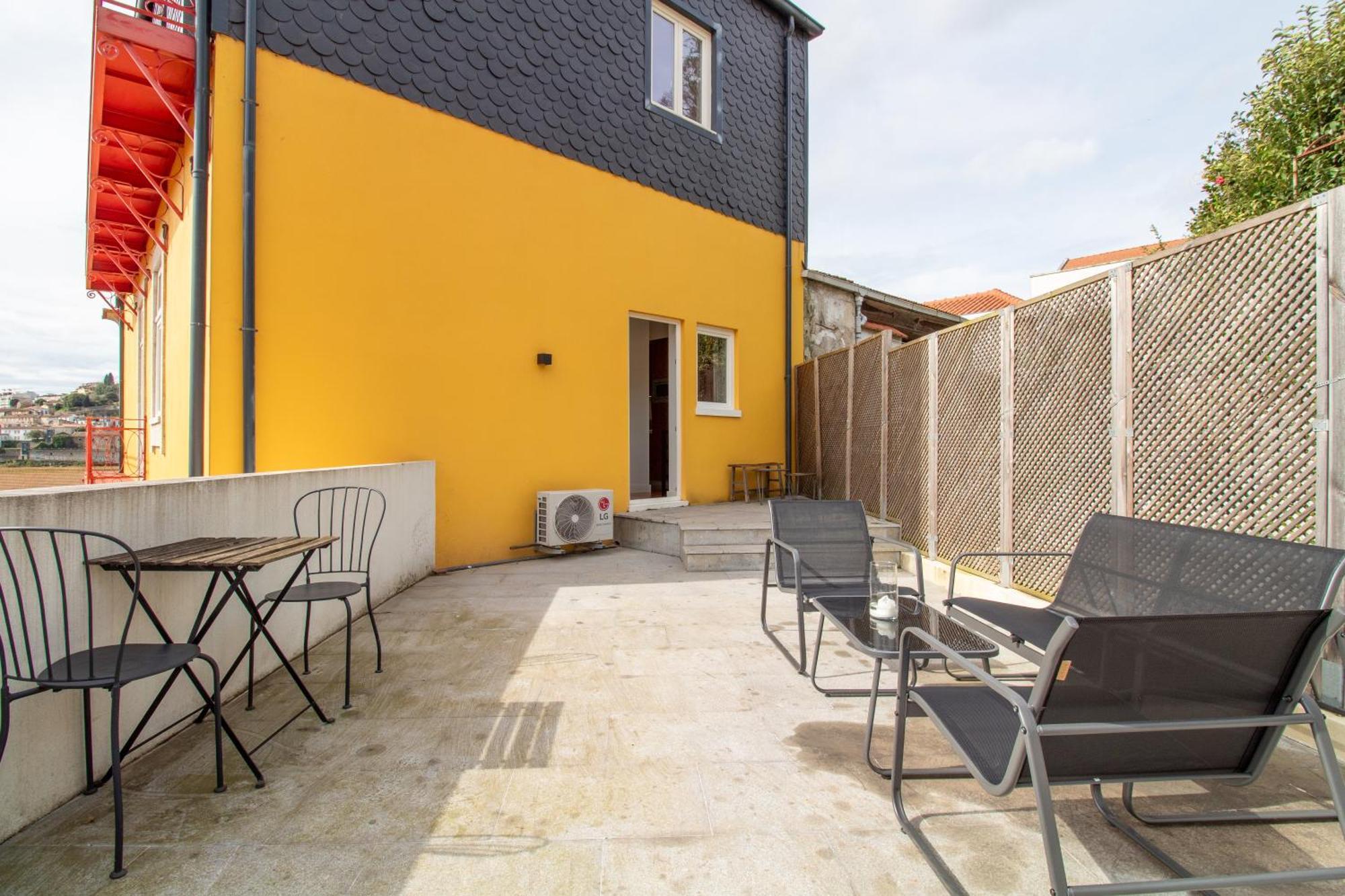Miragaia W Patio By Lovelystay Apartment