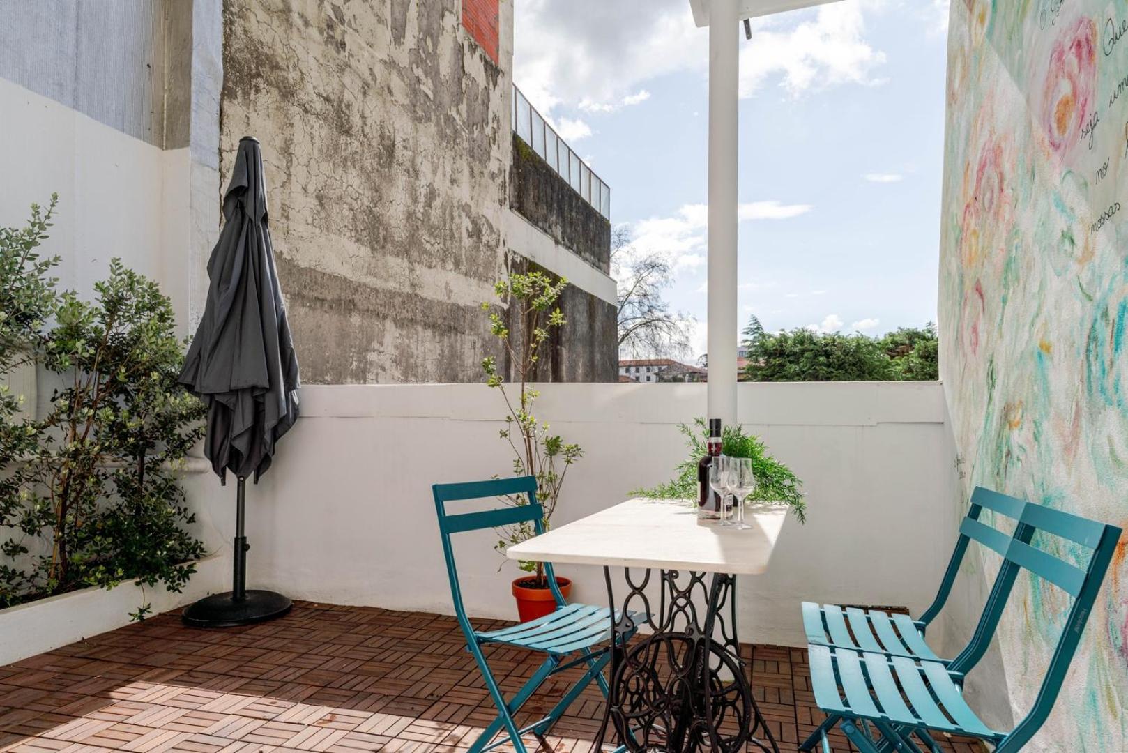 Hostwise - Stylish W/ Charming Terrace Apartment *