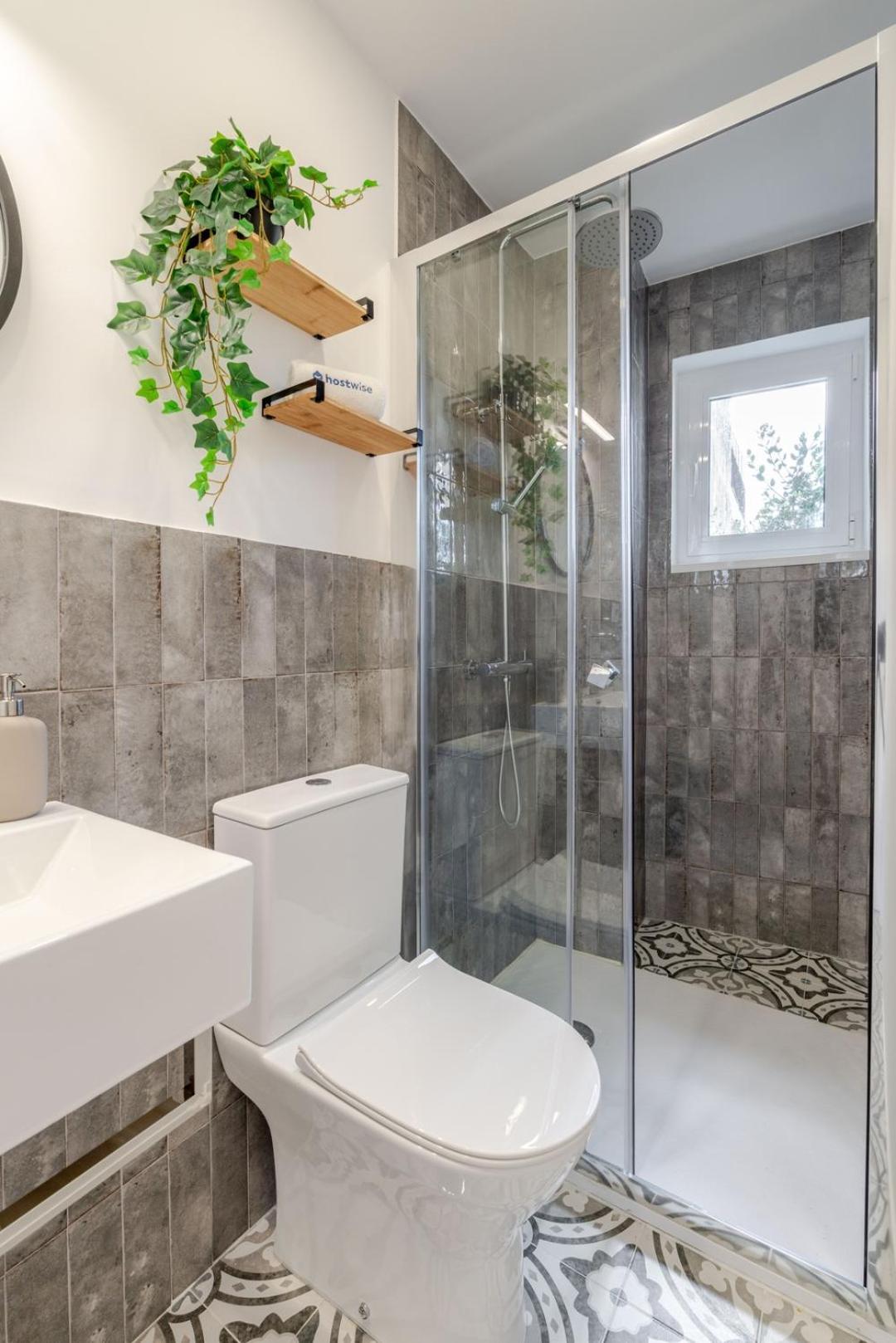 Apartment Hostwise - Stylish W/ Charming Terrace *