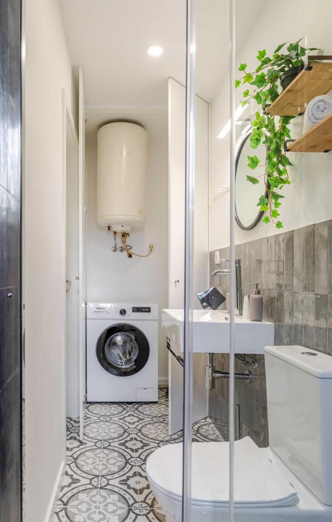 Apartment Hostwise - Stylish W/ Charming Terrace Porto