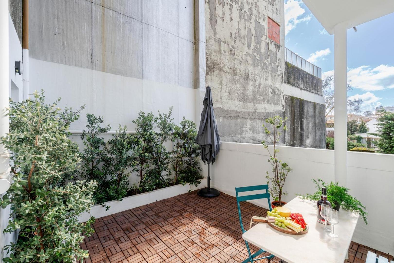 Hostwise - Stylish W/ Charming Terrace Porto