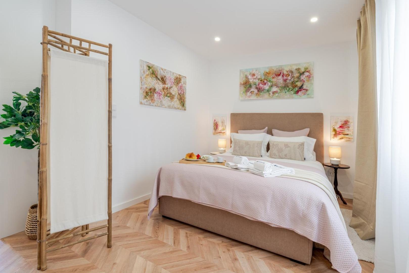 Hostwise - Stylish W/ Charming Terrace Apartment Porto