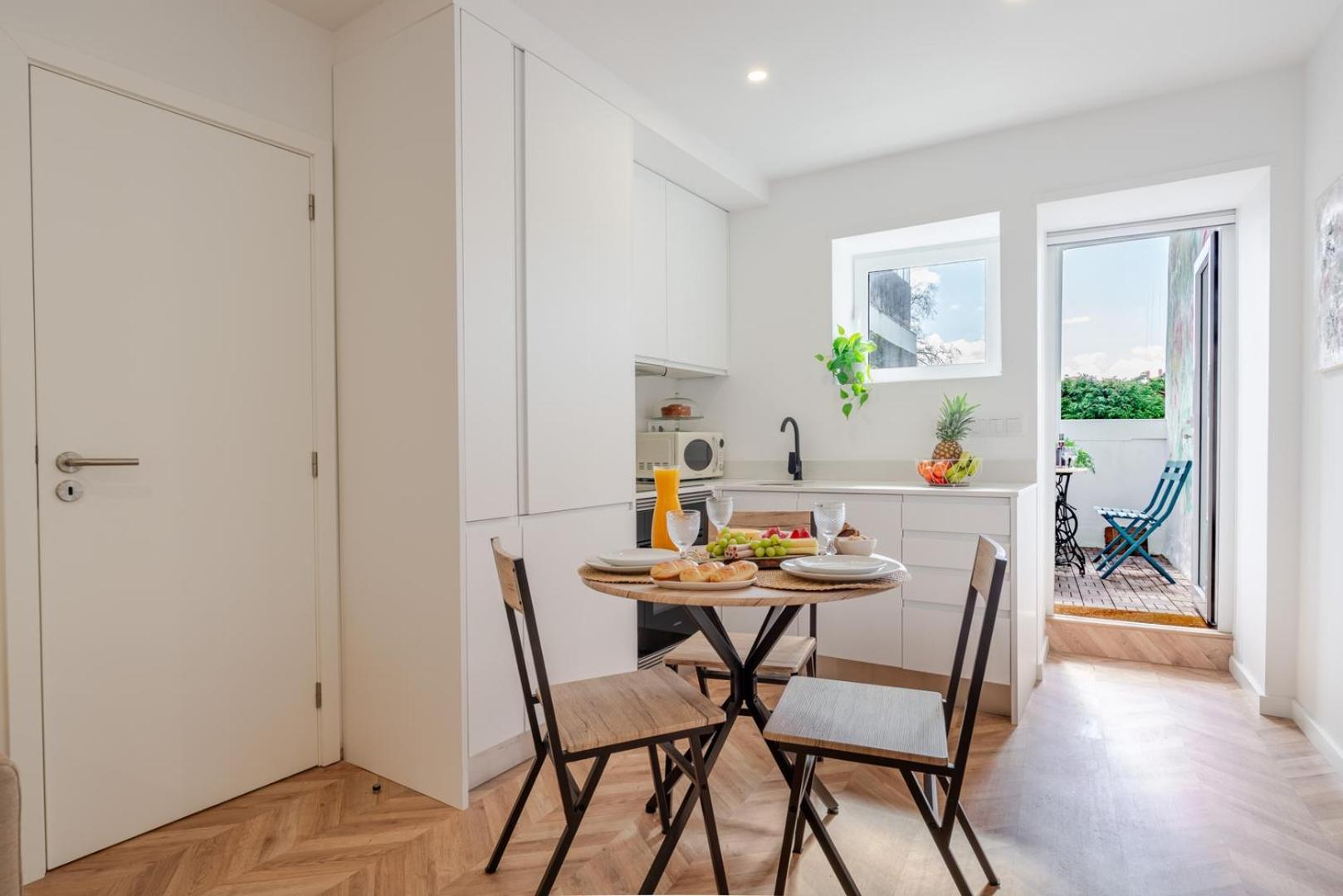 Hostwise - Stylish W/ Charming Terrace * Porto
