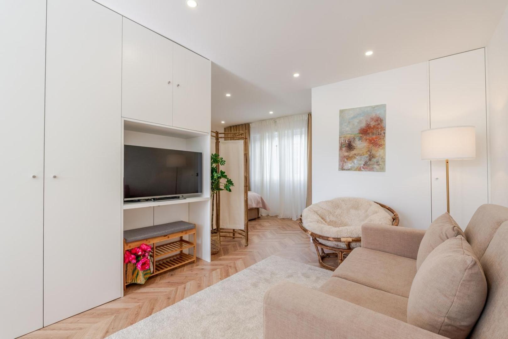 Apartment Hostwise - Stylish W/ Charming Terrace