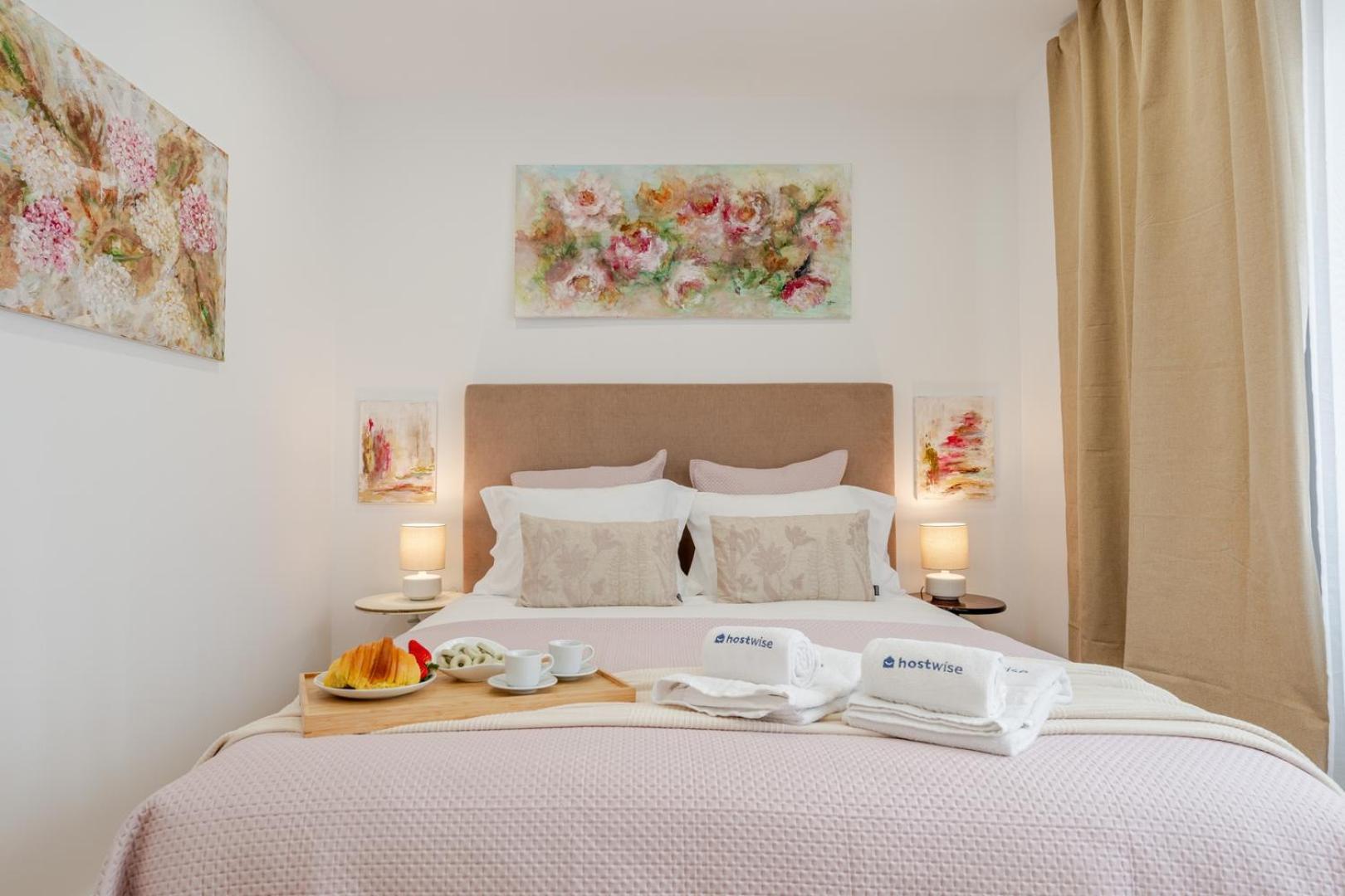 Apartment Hostwise - Stylish W/ Charming Terrace Porto