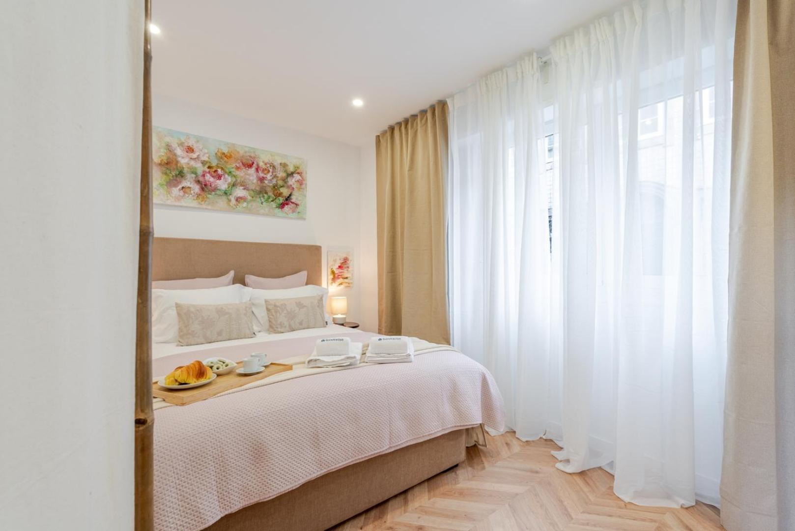 Hostwise - Stylish W/ Charming Terrace Porto