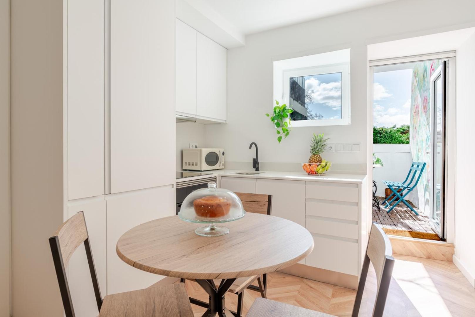 Apartment Hostwise - Stylish W/ Charming Terrace