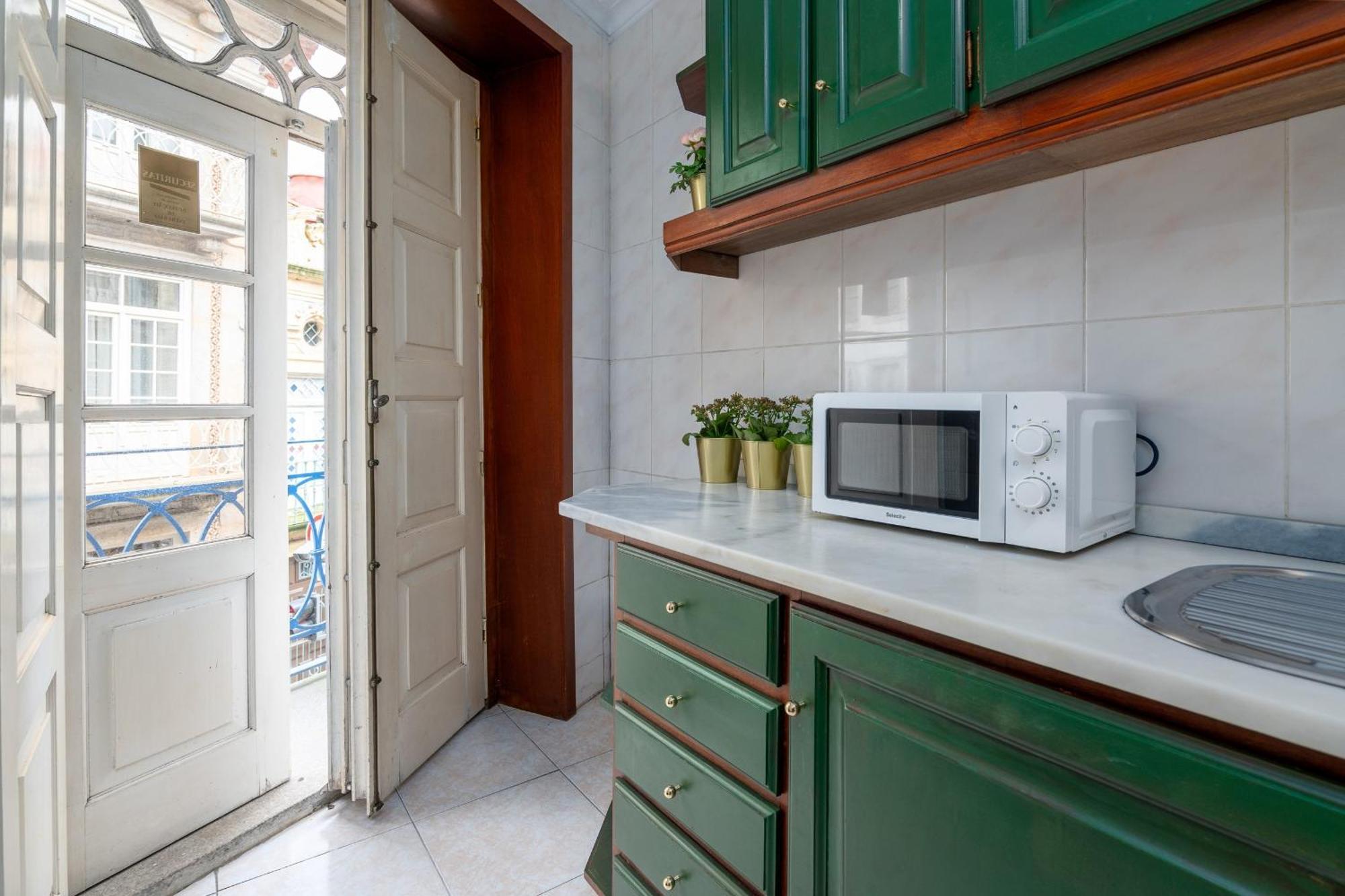 Renovated Feb25 Clerigos Cozy Balcony With Self Check In *