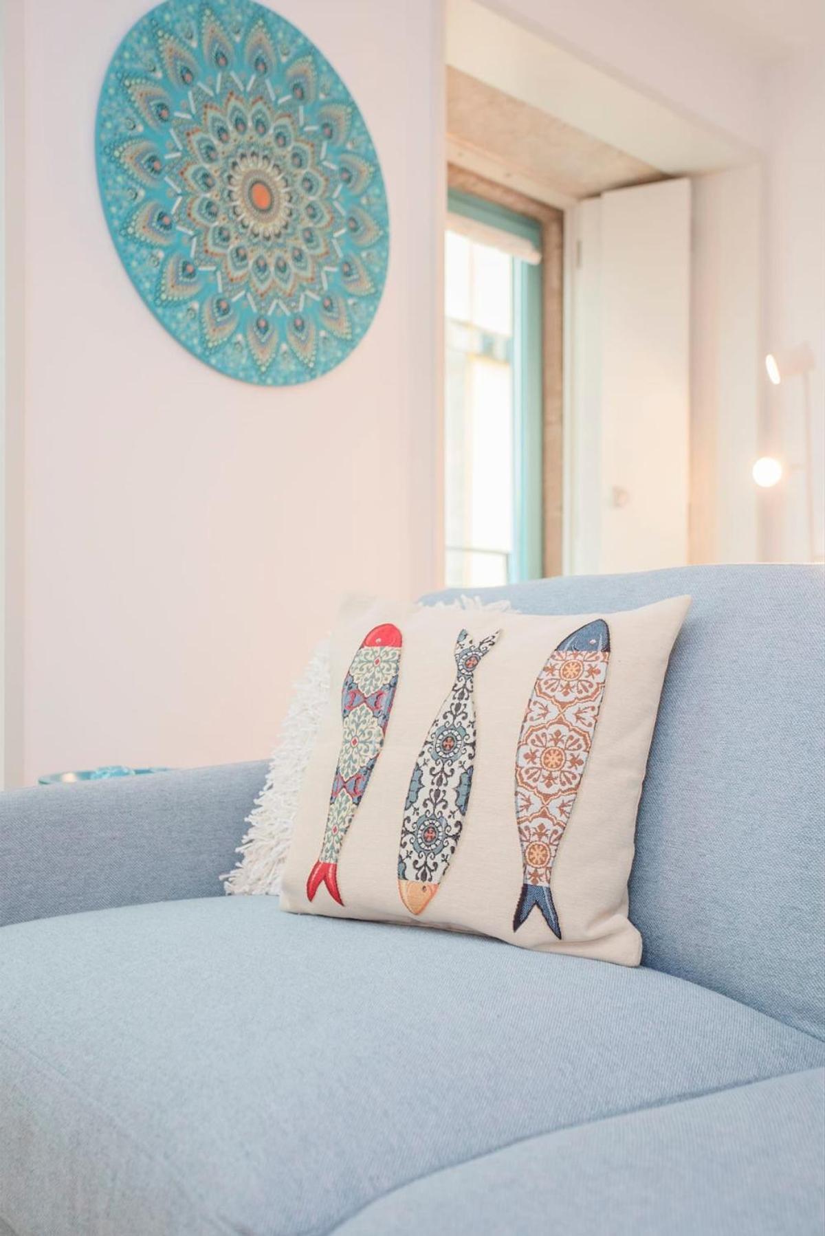 Liiiving In - Boho Blue Apartment *