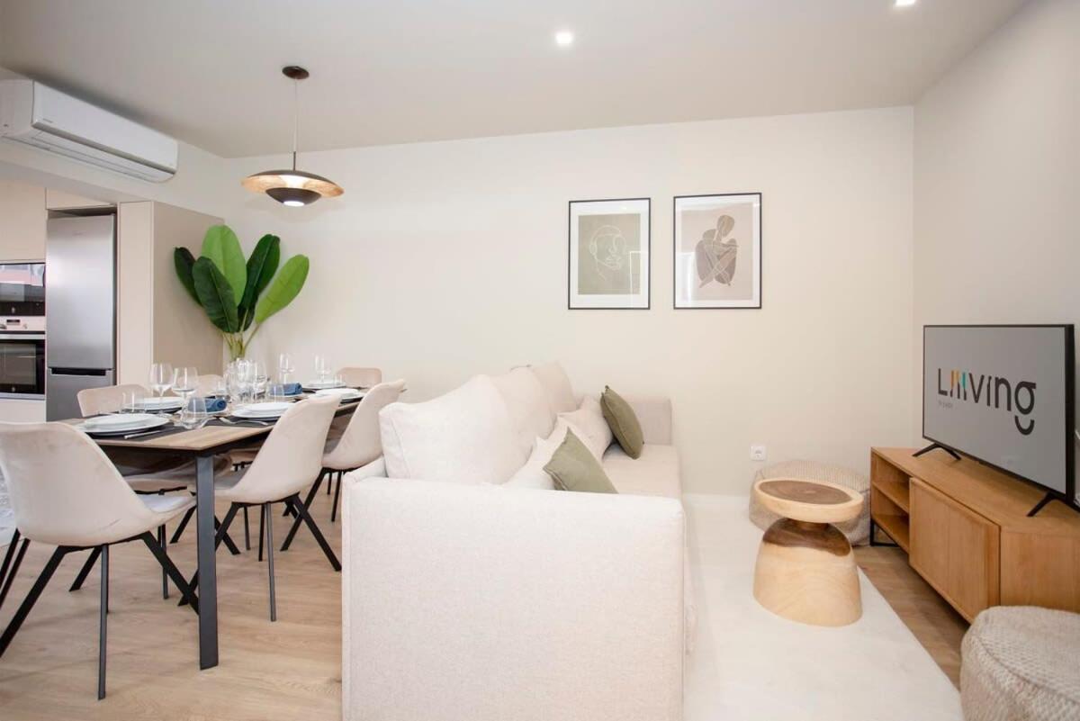 Liiiving In - Uptown Pearl Apartment