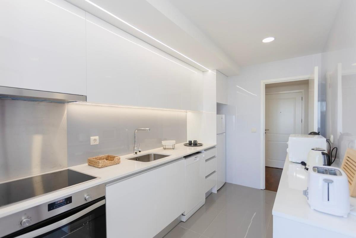 Liiiving In Matosinhos - Seaside Balcony Apartment Porto